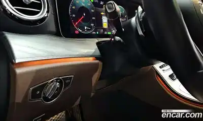 Mercedes-Benz E-Class 2022 2.0 Автомат в Москве № 222138, миниатюра 12