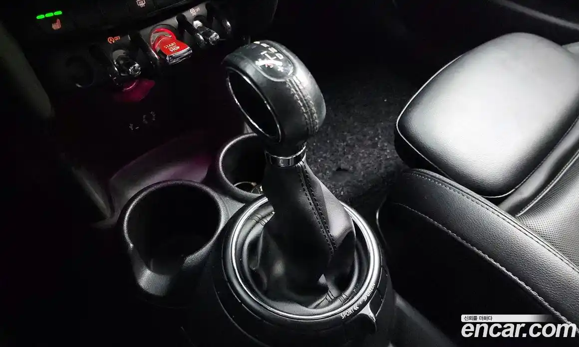 Mini Cooper 2015 1.5 Автомат в Москве № 224261, фото 18