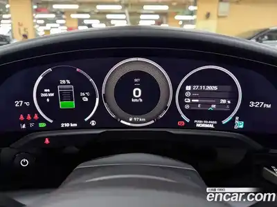 Porsche Taycan 2025 0.1 Автомат в Москве № 225520, миниатюра 8