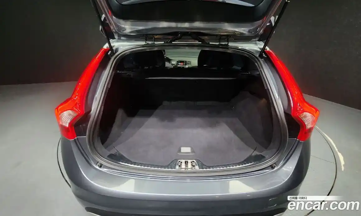 Volvo V60 2016 2.0 Автомат в Москве № 230528, фото 20