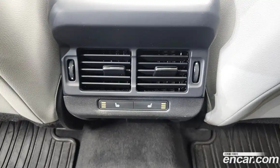 Land Rover Range-Rover Evoque 2025 2.0 Автомат в Москве № 231120, фото 17