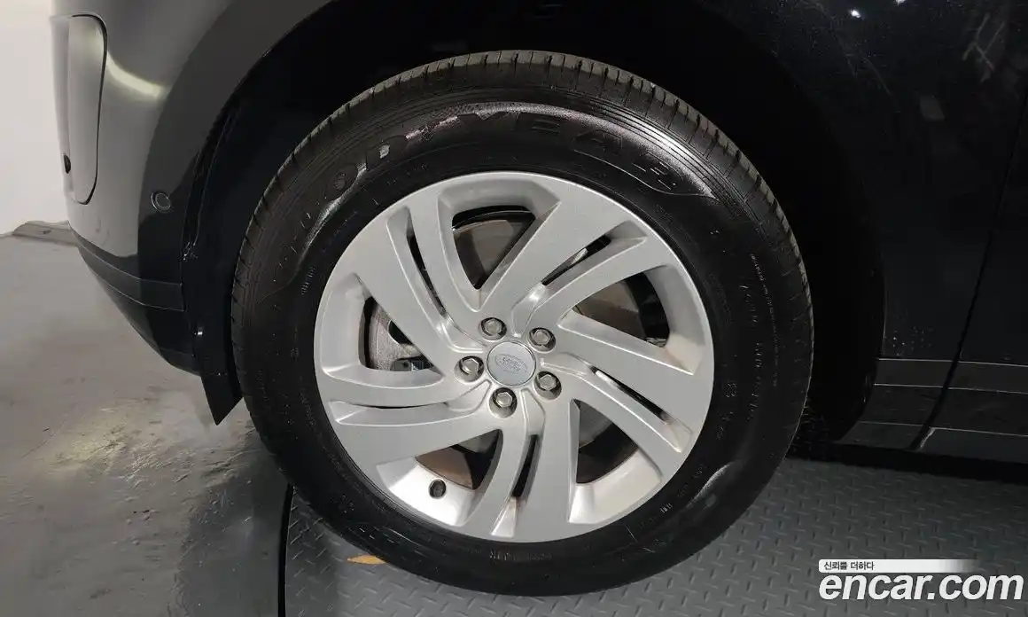 Land Rover Range-Rover Evoque 2025 2.0 Автомат в Москве № 231120, фото 4