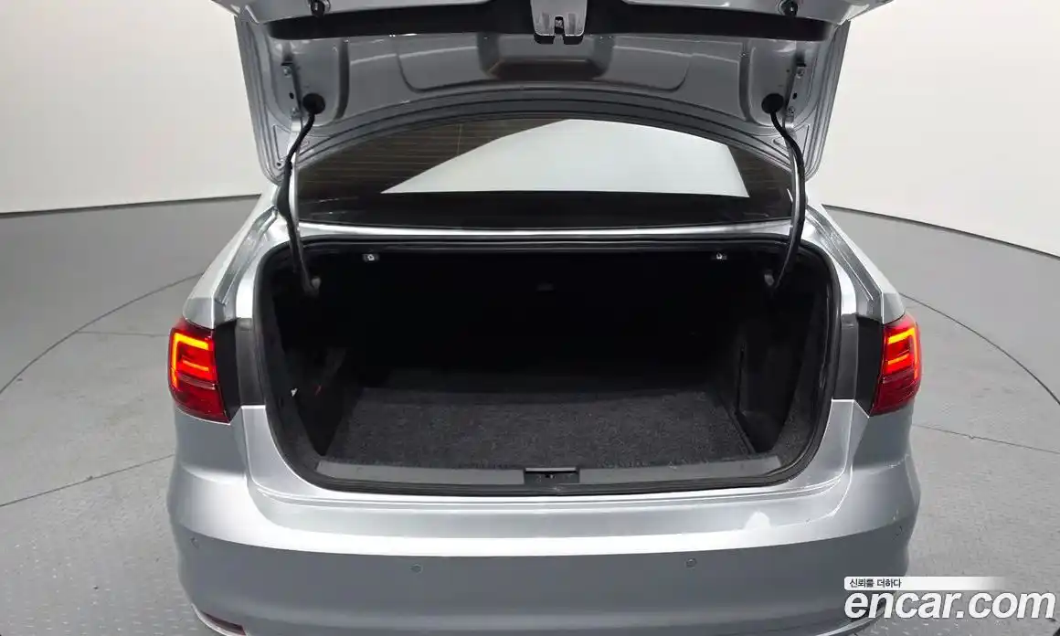 Volkswagen Jetta 2015 2.0 Автомат в Москве № 232148, фото 12