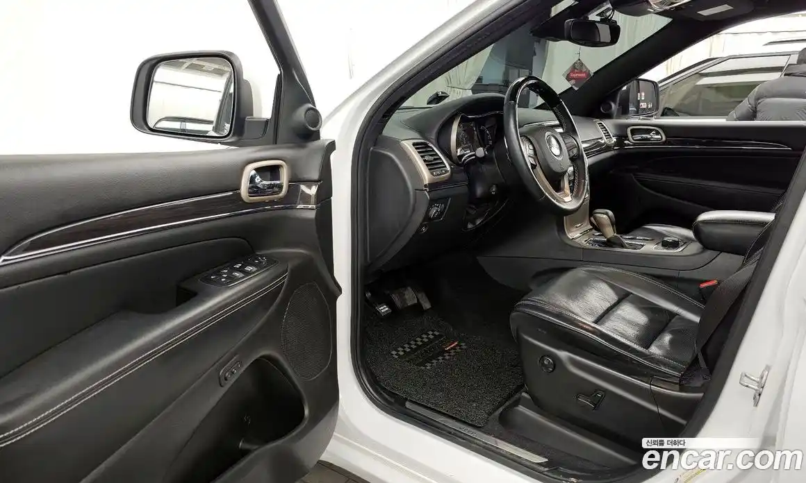 Jeep Cherokee 2017 3.0 Автомат в Москве № 232678, фото 10