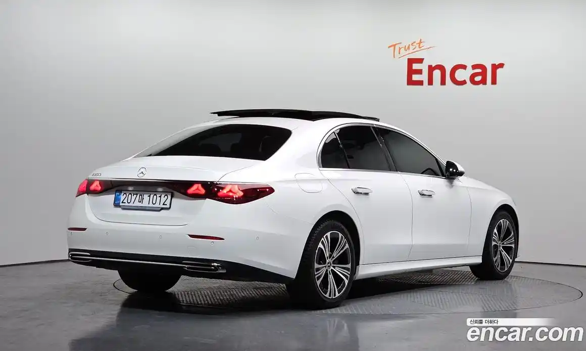 Mercedes-Benz E-Class 2025 2.0 Автомат в Москве № 262030, фото 3