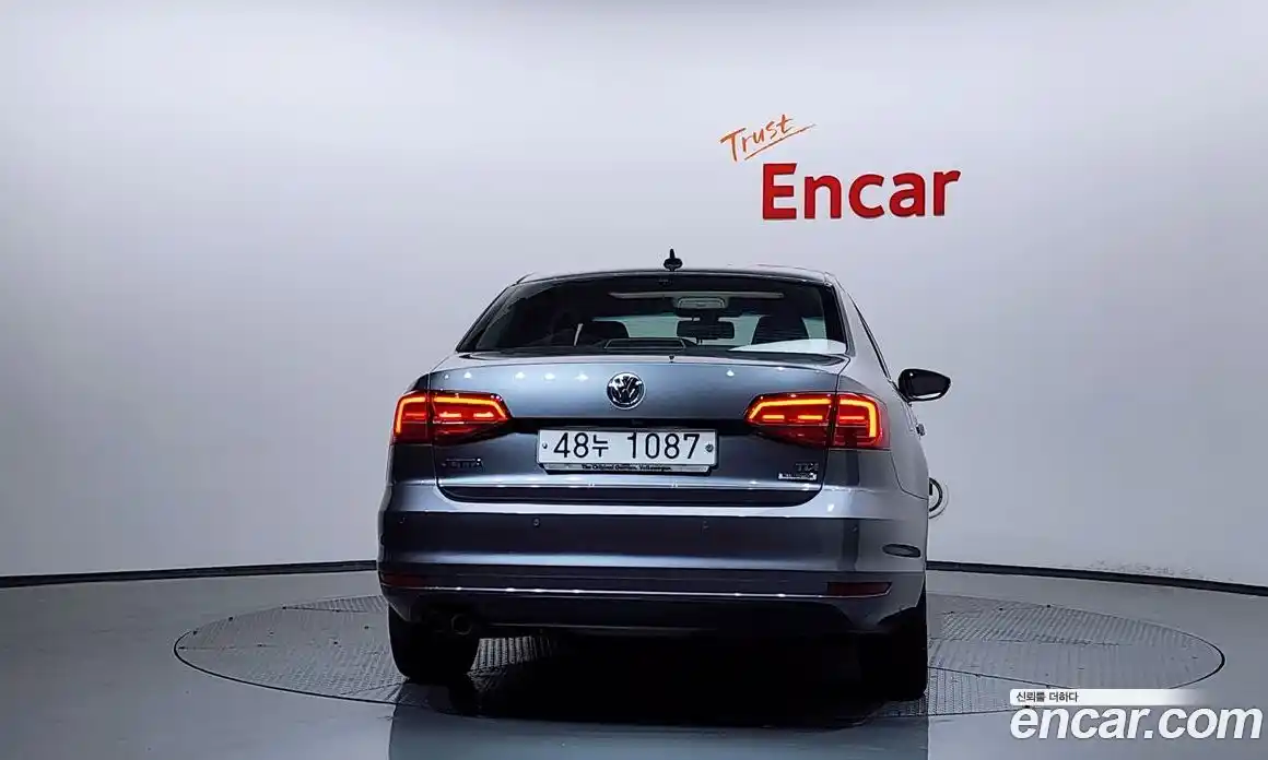 Volkswagen Jetta 2015 2.0 Автомат в Москве № 272733, фото 1