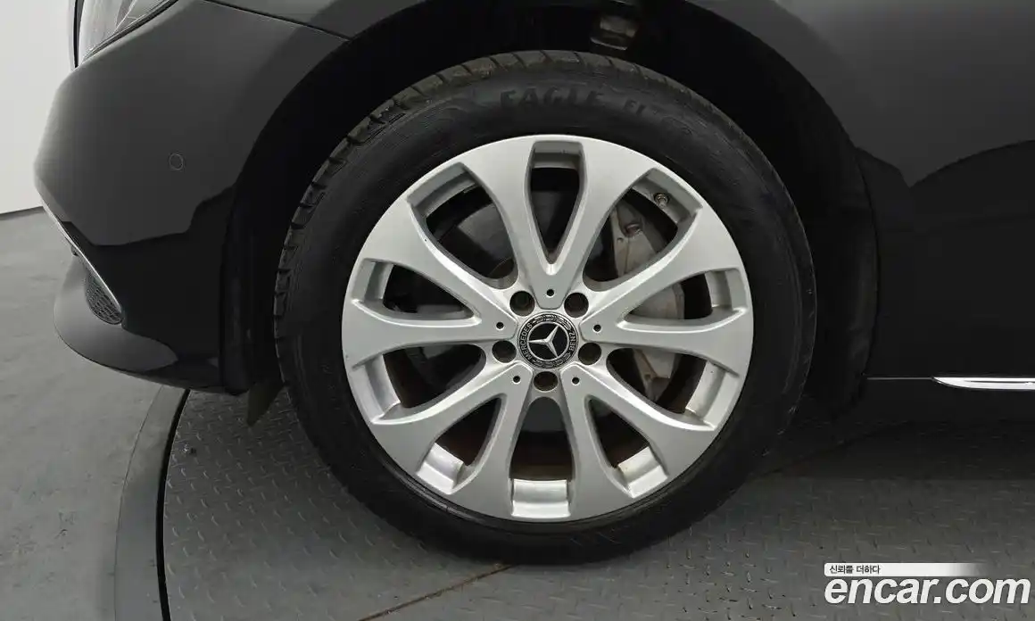 Mercedes-Benz E-Class 2018 2.0 Автомат в Москве № 307648, фото 16