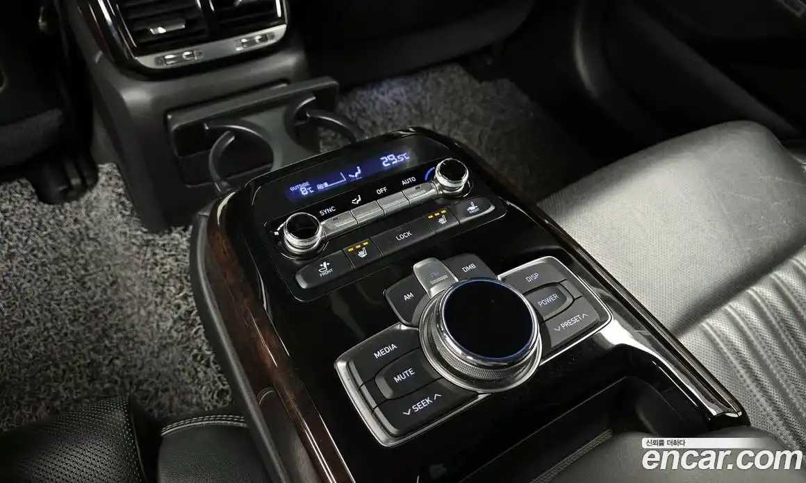 Genesis EQ900 2016 3.8 Автомат в Москве № 339942, фото 18