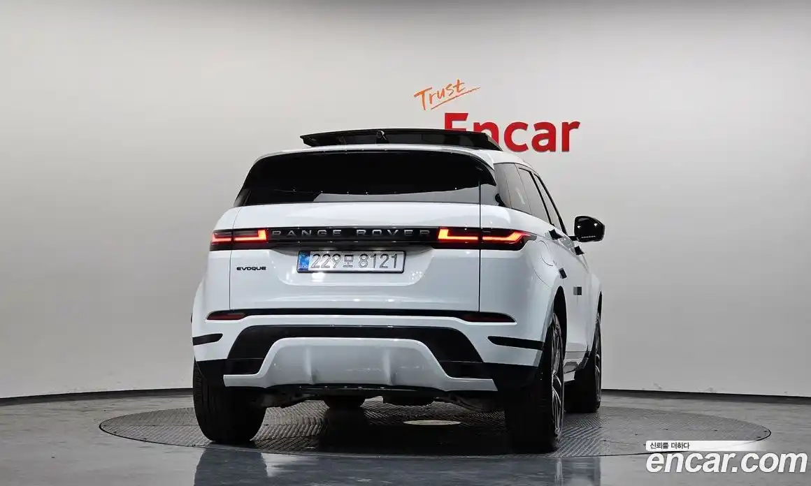 Land Rover Range-Rover Evoque 2026 2.0 Автомат в Москве № 374657, фото 4