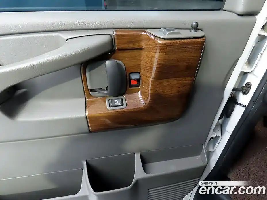 Chevrolet Express Van 2004 6.0 Автомат в Москве № 379893, фото 14