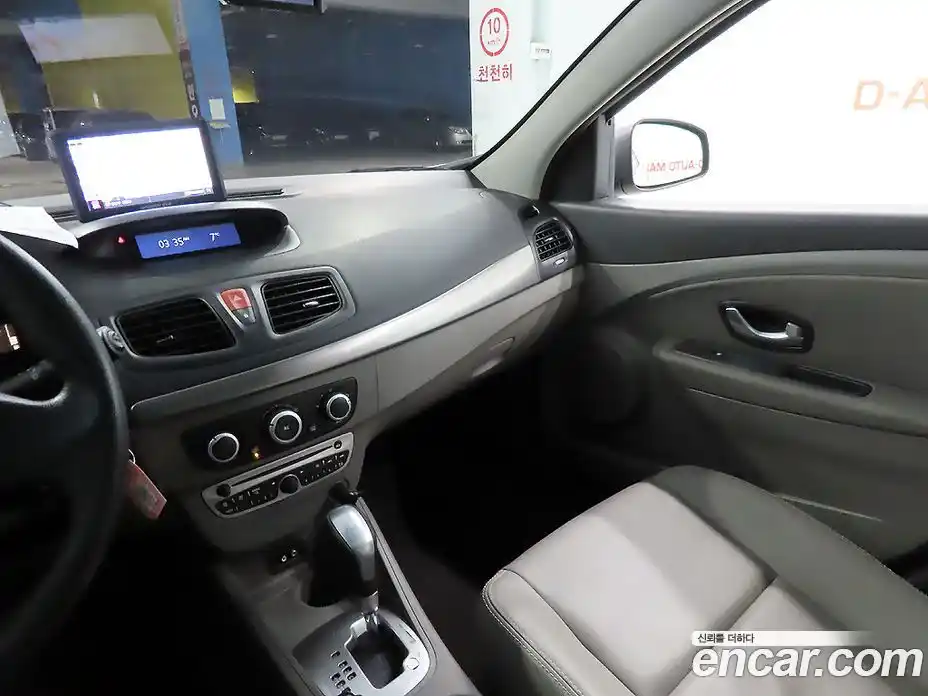 Renault SM3 2010 1.6 Автомат в Москве № 395510, фото 11