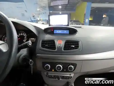 Renault SM3 2010 1.6 Автомат в Москве № 395510, миниатюра 12