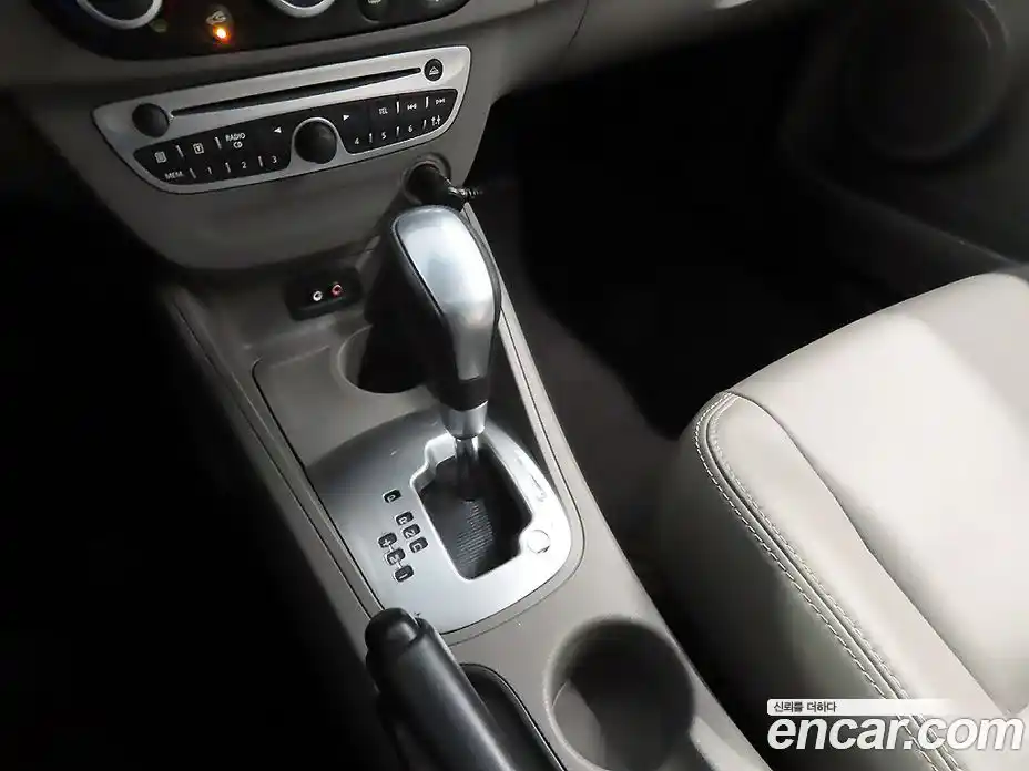 Renault SM3 2010 1.6 Автомат в Москве № 395510, фото 13