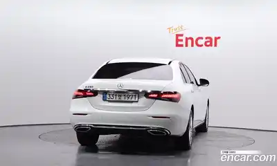 Mercedes-Benz E-Class 2022 2.0 Автомат в Москве № 139973, миниатюра 2