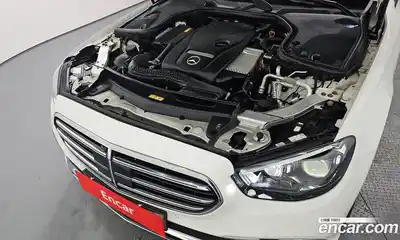 Mercedes-Benz E-Class 2022 2.0 Автомат в Москве № 139973, миниатюра 3