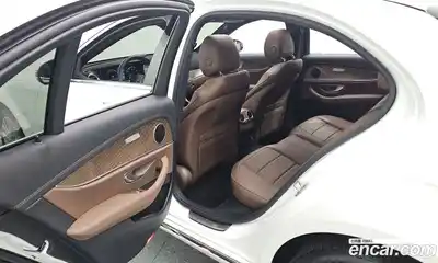 Mercedes-Benz E-Class 2022 2.0 Автомат в Москве № 139973, миниатюра 4