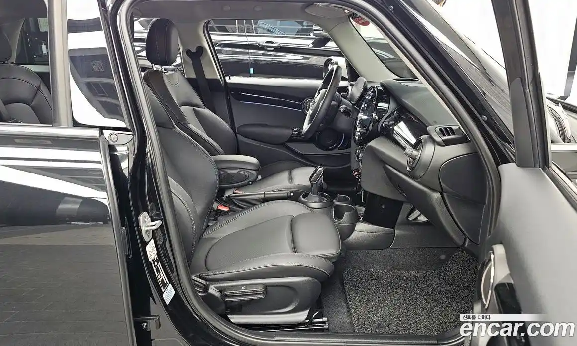 Mini Cooper 2023 1.5 Автомат в Москве № 145477, фото 11