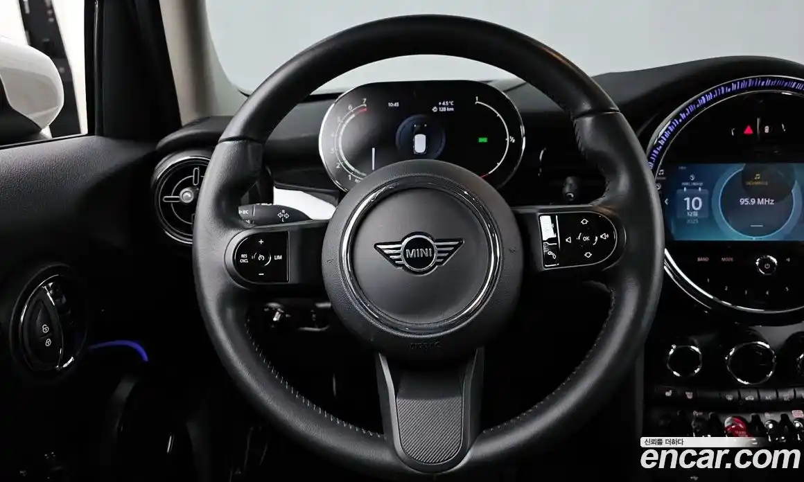 Mini Cooper 2023 1.5 Автомат в Москве № 145477, фото 13