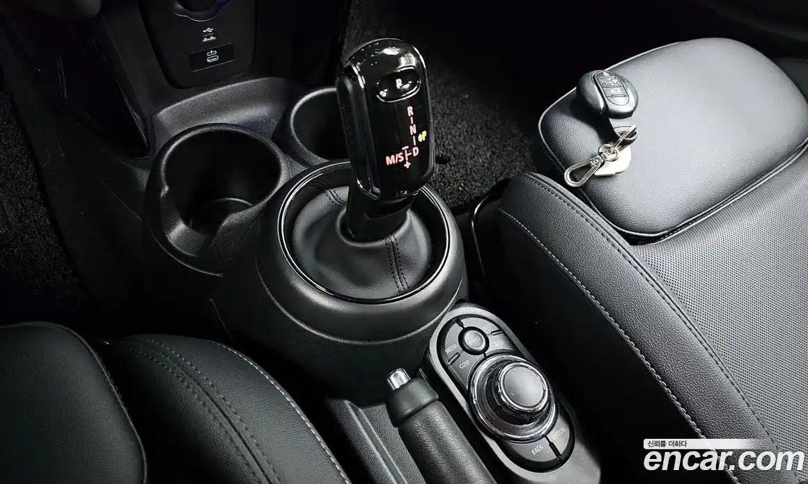 Mini Cooper 2023 1.5 Автомат в Москве № 145477, фото 9