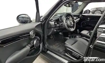 Mini Cooper 2023 1.5 Автомат в Москве № 145477, миниатюра 10