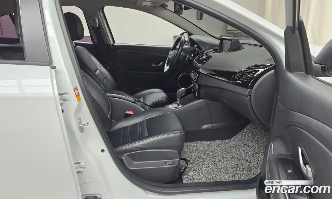 Renault SM3 2016 1.6 Автомат в Москве № 148537, фото 16