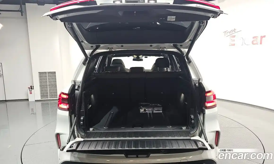 BMW X5M 2023 4.4 Автомат в Москве № 156979, фото 9