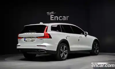 Volvo V60 2021 2.0 Автомат в Москве № 164542, миниатюра 2