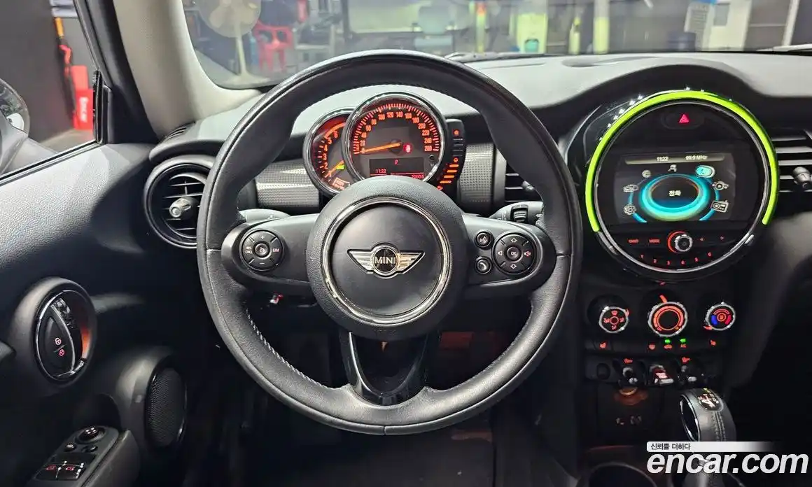 Mini Cooper 2016 1.5 Автомат в Москве № 167277, фото 19