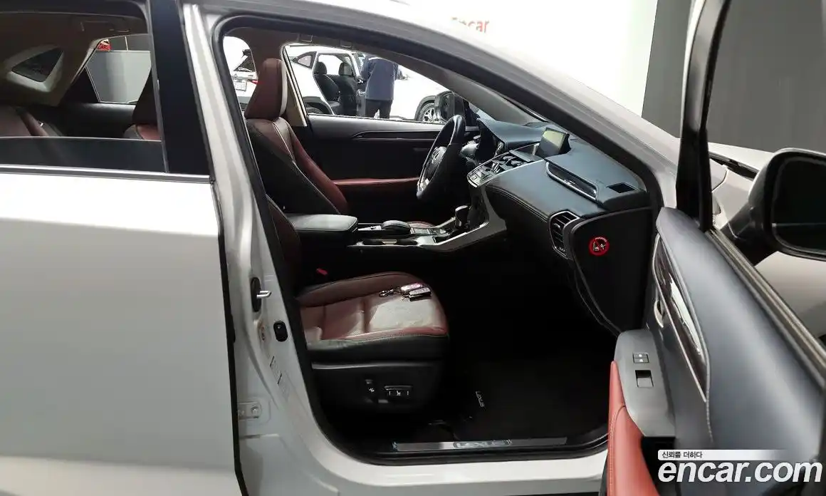 Lexus NX 2015 2.5 Автомат в Москве № 168174, фото 11