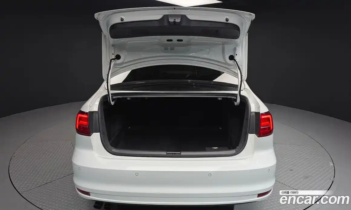 Volkswagen Jetta 2016 2.0 Автомат в Москве № 169113, фото 13