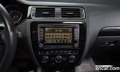 Volkswagen Jetta 2016 2.0 Автомат в Москве № 169113, миниатюра 2