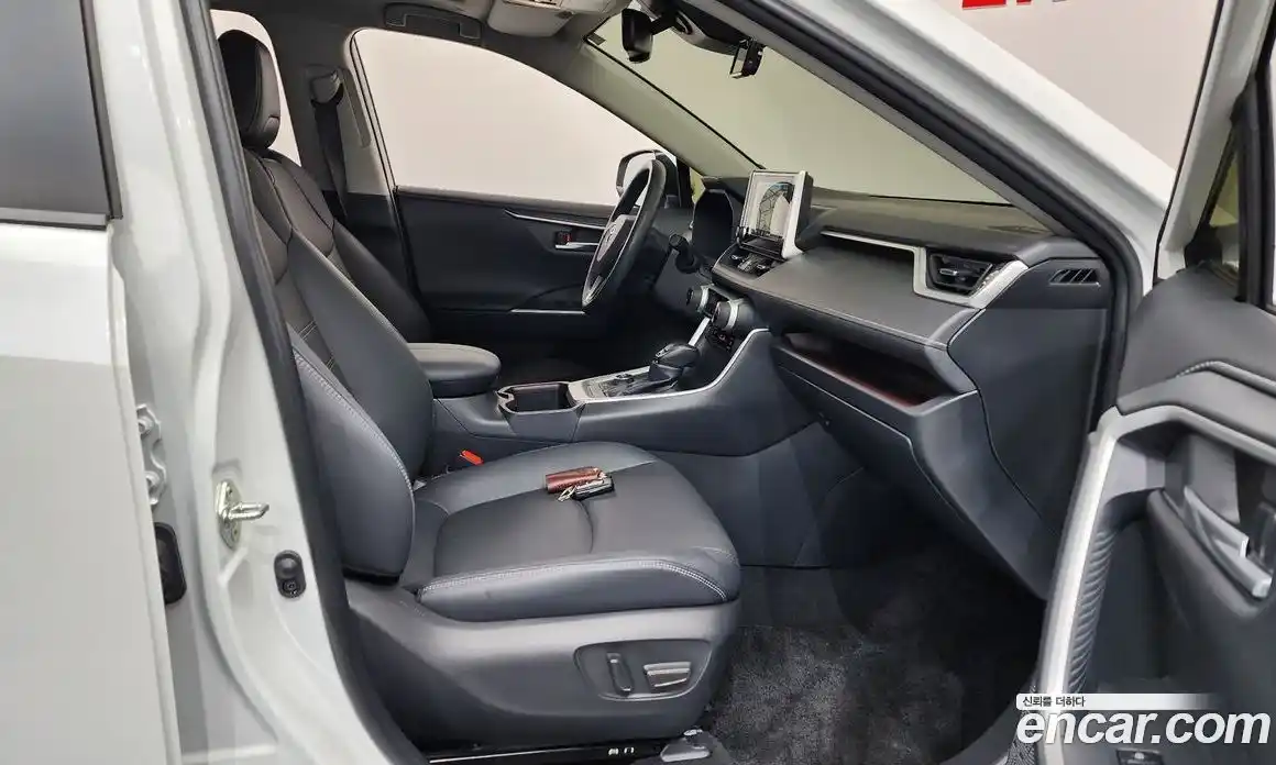 Toyota RAV4 2024 2.5 Автомат в Москве № 170157, фото 11