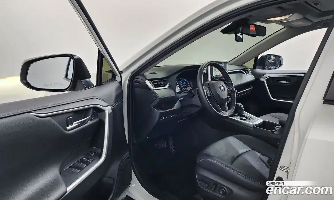 Toyota RAV4 2024 2.5 Автомат в Москве № 170157, фото 15