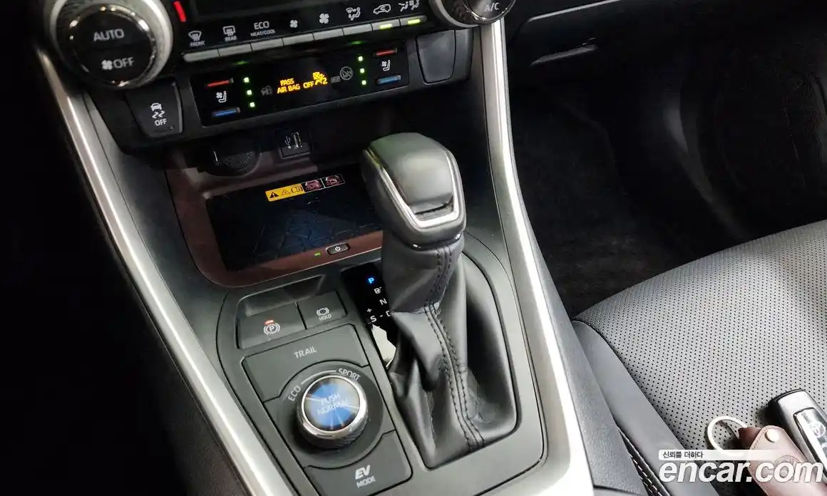 Toyota RAV4 2024 2.5 Автомат в Москве № 170157, фото 16