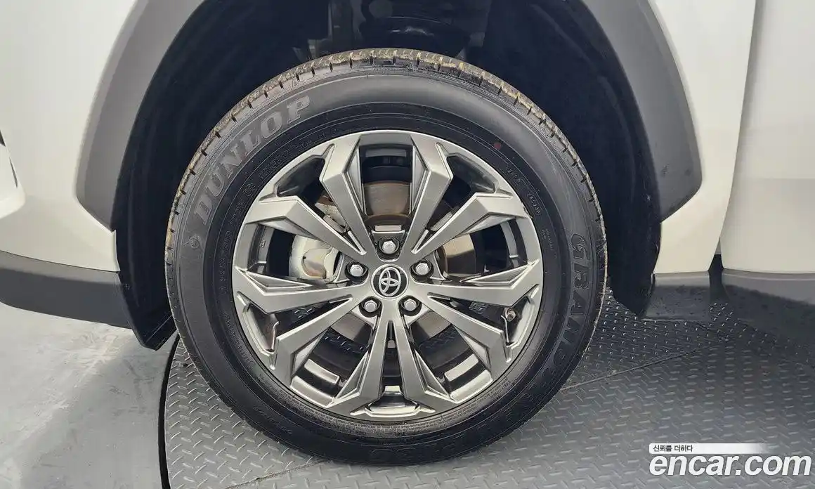 Toyota RAV4 2024 2.5 Автомат в Москве № 170157, фото 20