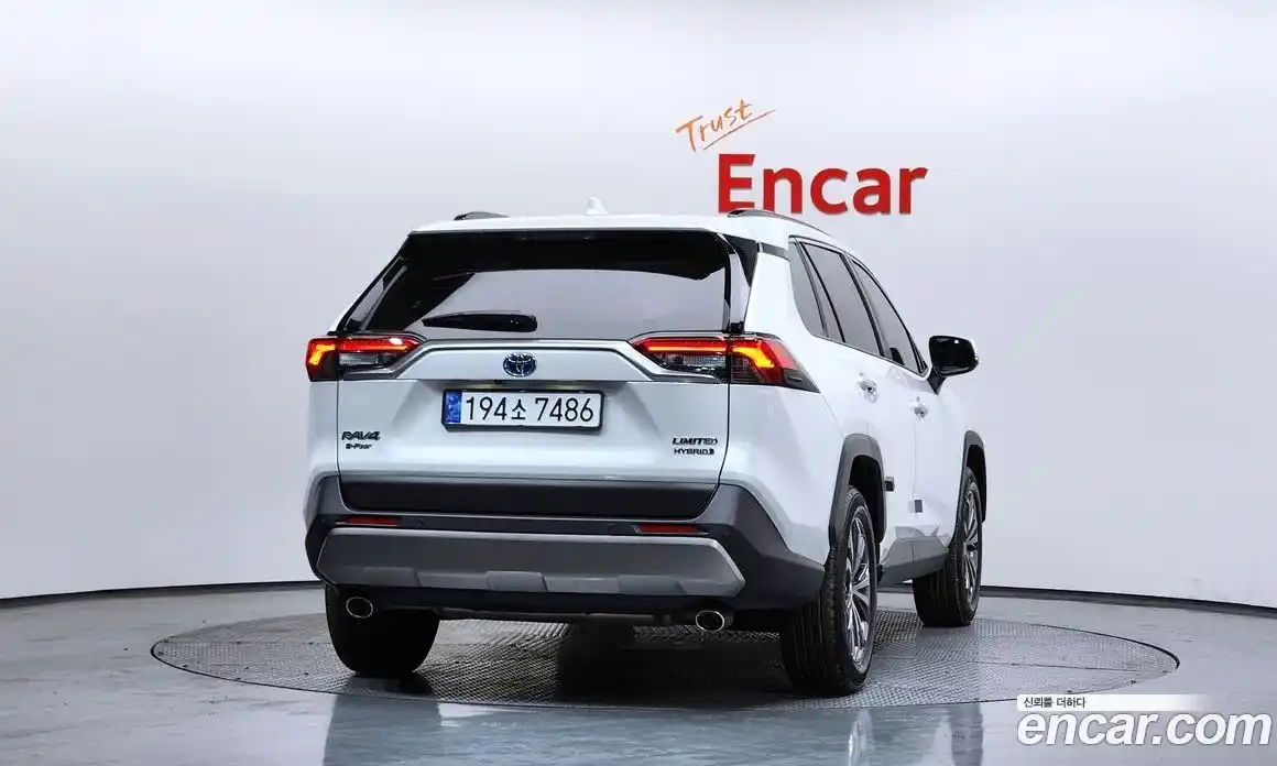 Toyota RAV4 2024 2.5 Автомат в Москве № 170157, фото 10