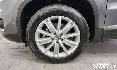 Volkswagen Tiguan 2016 2.0 Автомат в Москве № 173491, миниатюра 3