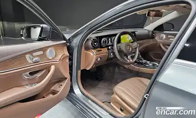 Mercedes-Benz E-Class 2018 2.0 Автомат в Москве № 178567, миниатюра 12