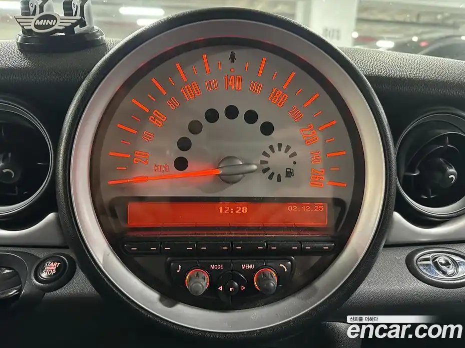 Mini Cooper Convertible 2011 1.6 Автомат в Москве № 188786, фото 12