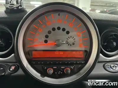 Mini Cooper Convertible 2011 1.6 Автомат в Москве № 188786, миниатюра 12