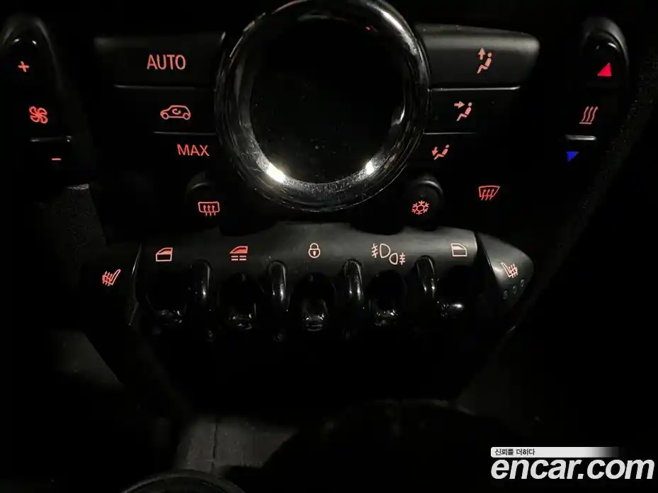 Mini Cooper Convertible 2011 1.6 Автомат в Москве № 188786, фото 14