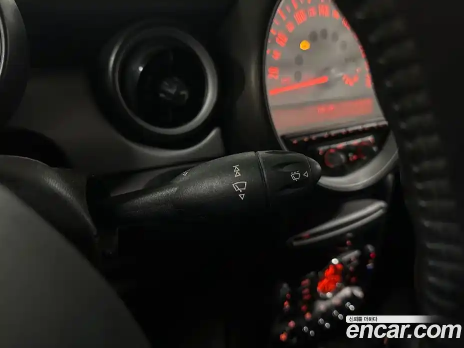 Mini Cooper Convertible 2011 1.6 Автомат в Москве № 188786, фото 19