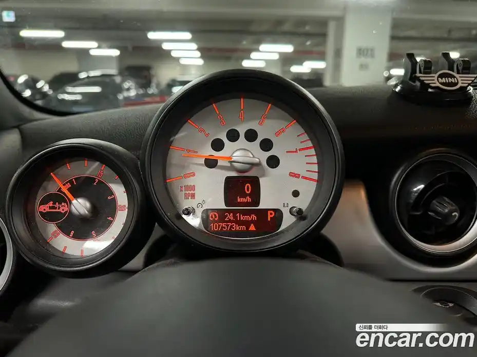 Mini Cooper Convertible 2011 1.6 Автомат в Москве № 188786, фото 8