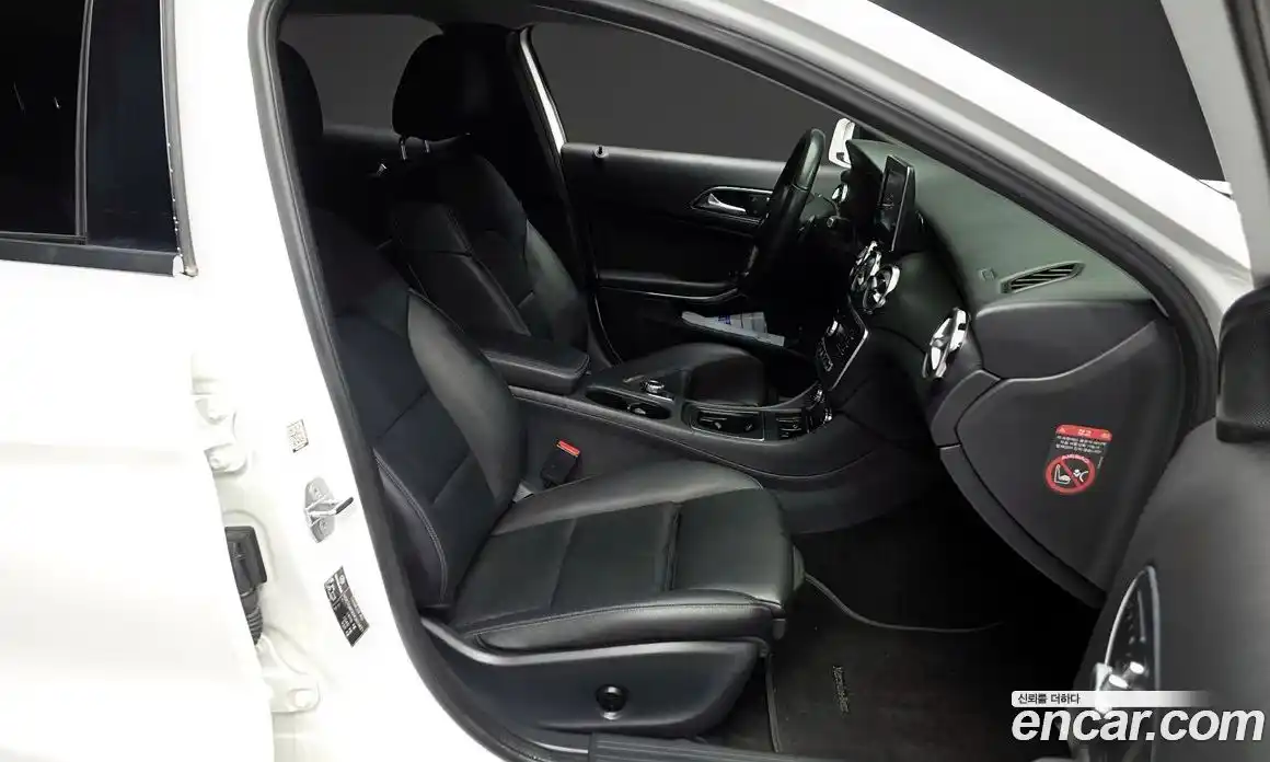 Mercedes-Benz GLA-Class 2019 2.0 Автомат в Москве № 195082, фото 15