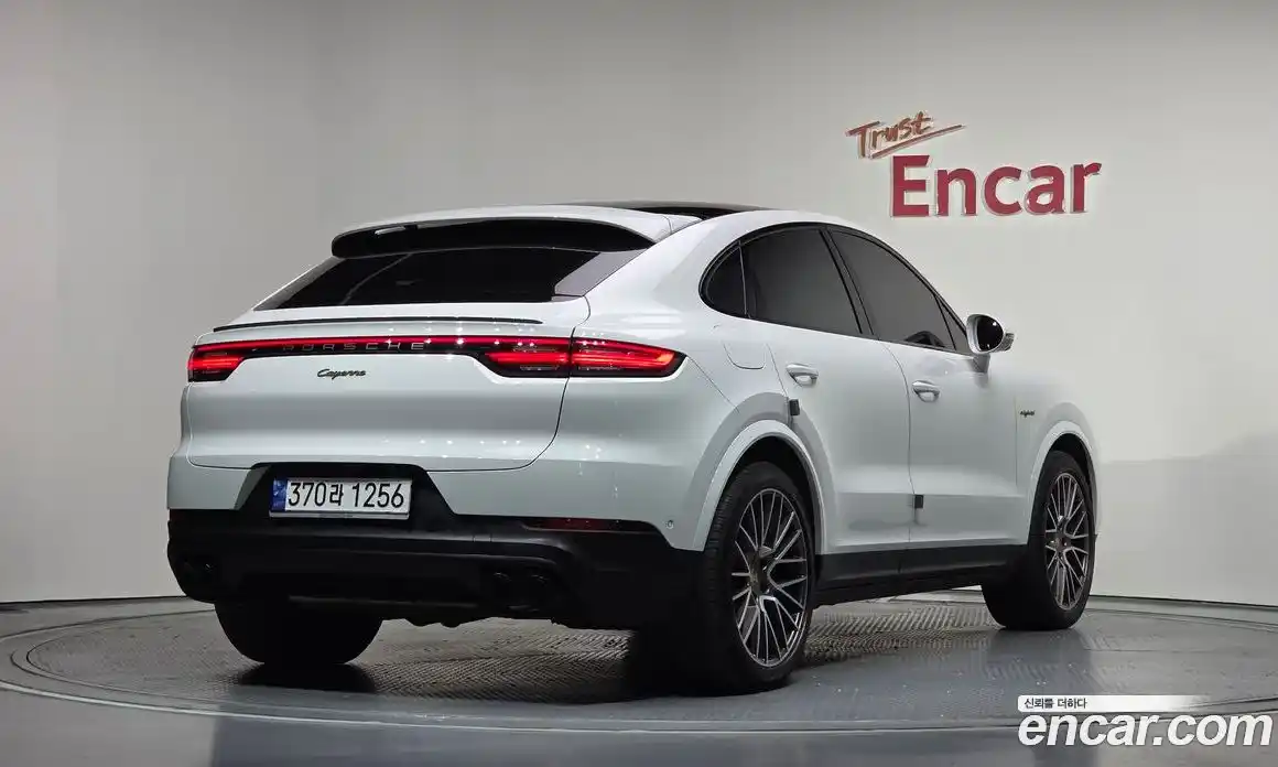 Porsche Cayenne 2023 3.0 Автомат в Москве № 197360, фото 3