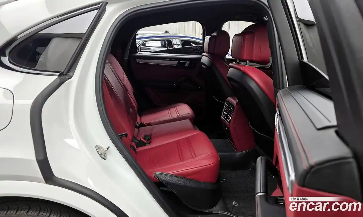 Porsche Cayenne 2023 3.0 Автомат в Москве № 197360, фото 4