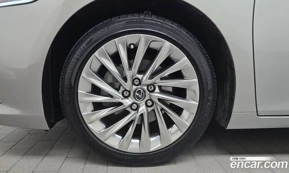 Lexus ES 2022 2.5 Автомат в Москве № 198760, фото 13