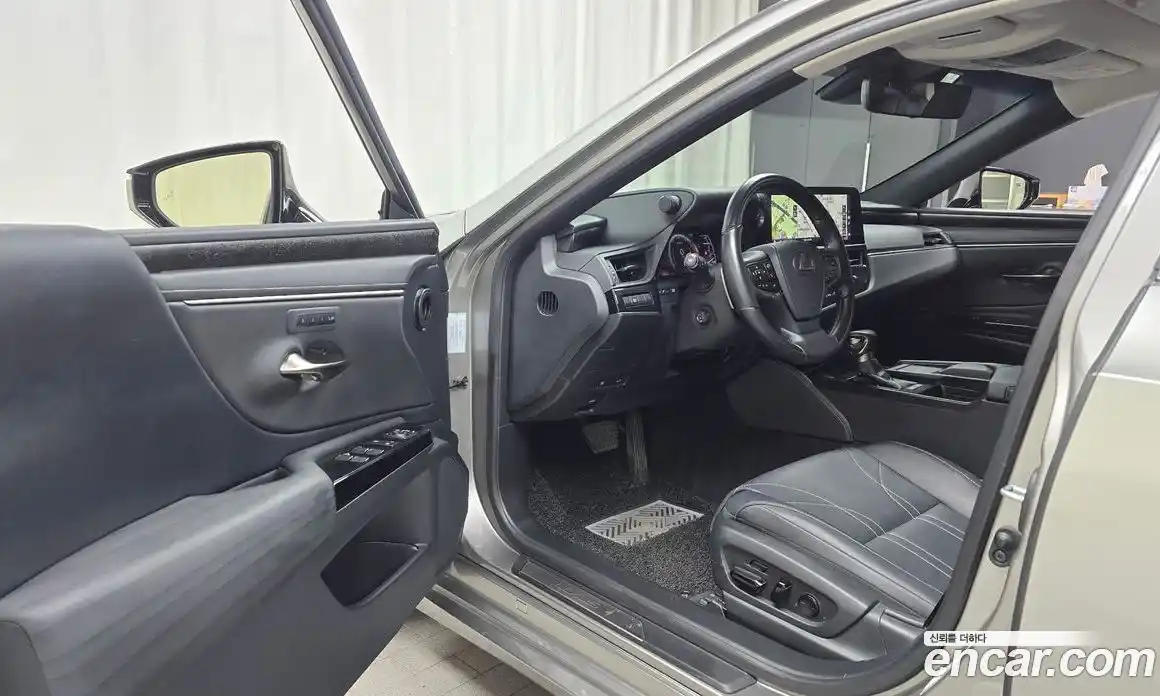 Lexus ES 2022 2.5 Автомат в Москве № 198760, фото 18