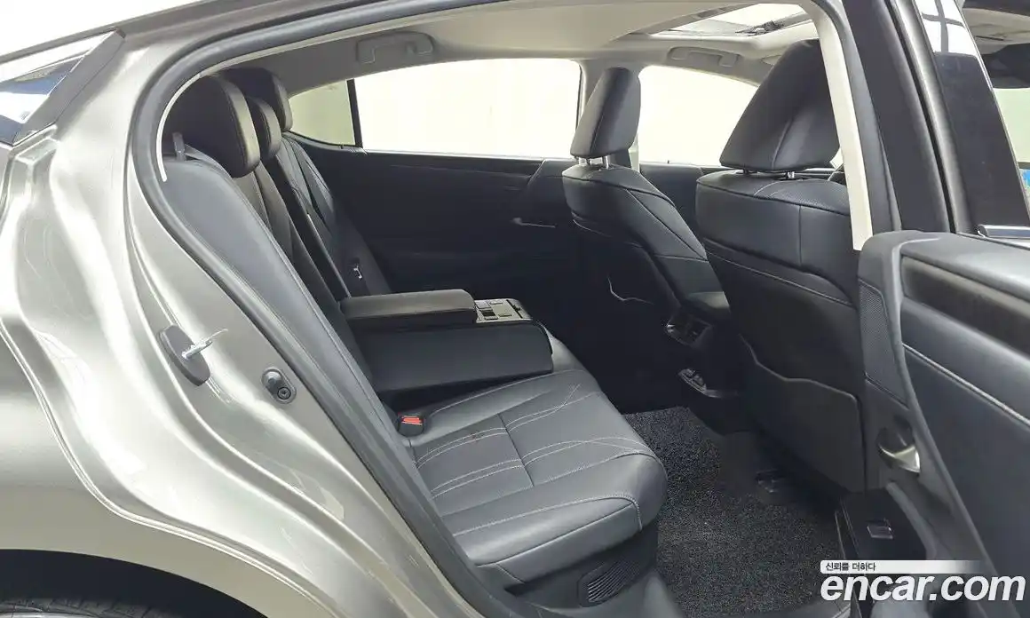 Lexus ES 2022 2.5 Автомат в Москве № 198760, фото 5