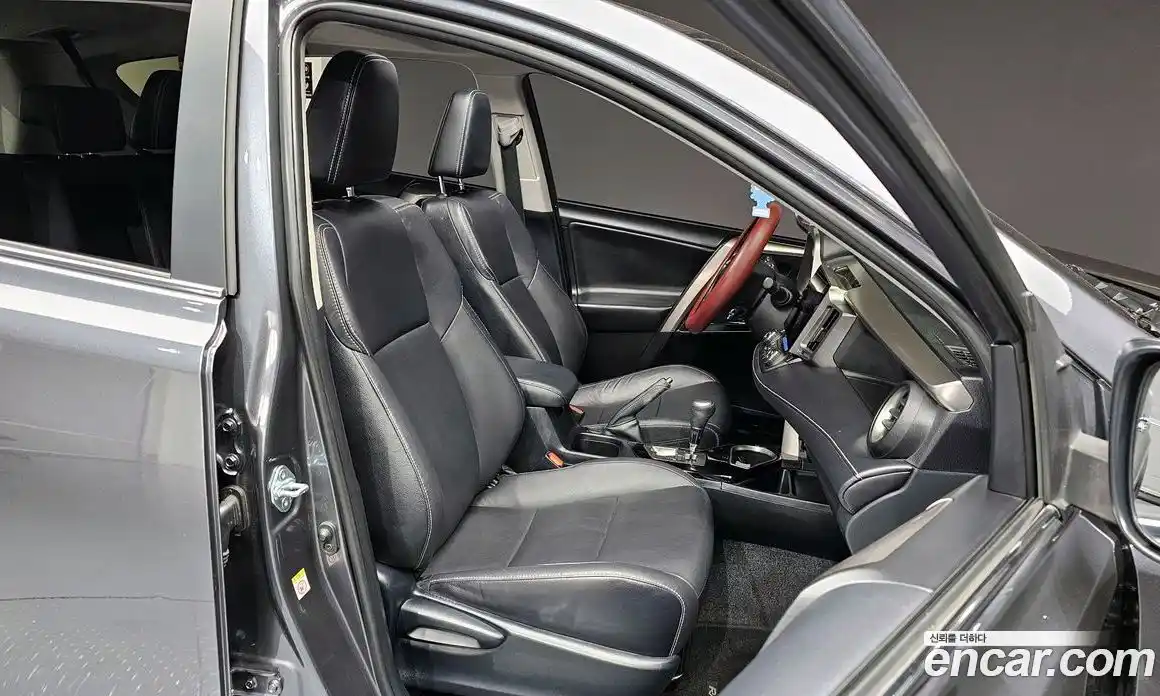 Toyota RAV4 2018 2.5 Автомат в Москве № 199661, фото 12